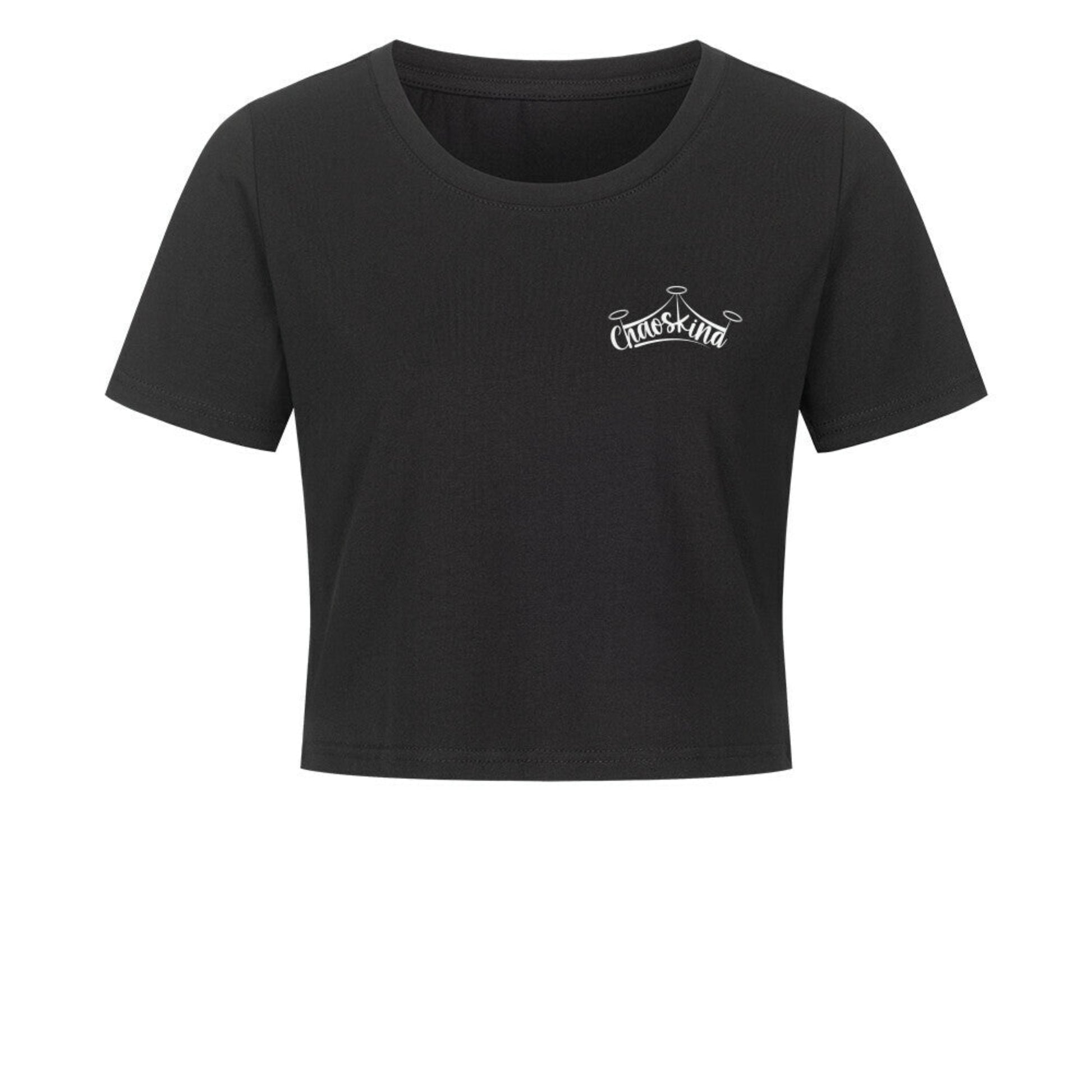 Vorderansicht schwarzes Crop Shirt mit Chaoskind Logo
